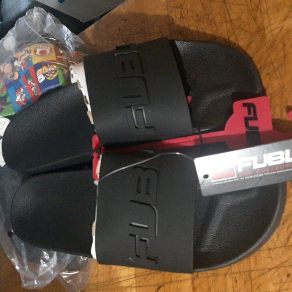 Mens FUBU slides - Picture 2 of 5